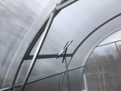 Verhnyaya_fortochka_v_teplicu2